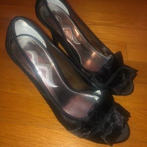 Women’s black heels